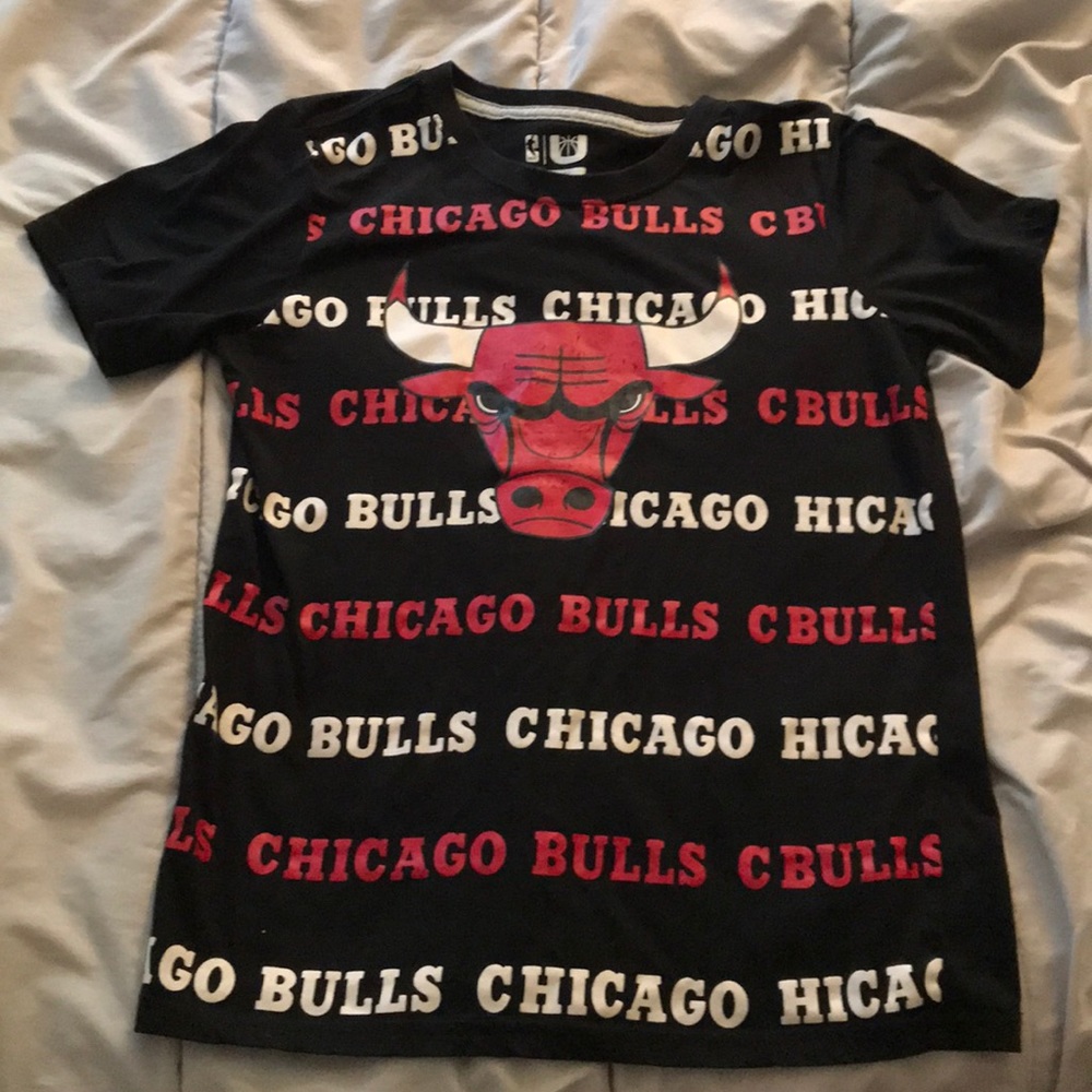 Black Chicago Bulls tee